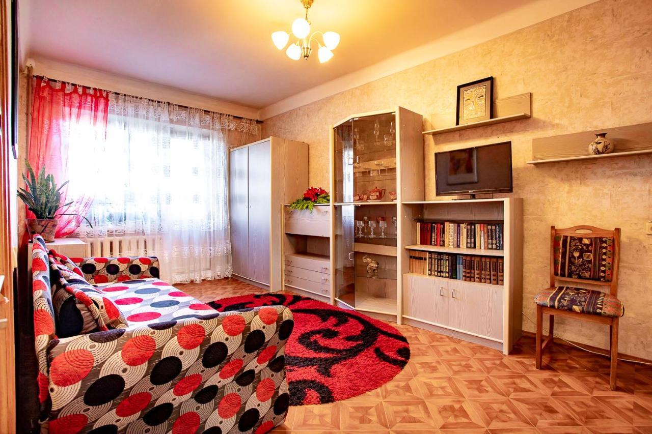 Apartment On Illyushy Kulyka At The Supermarket Fresh Fabrika Kherson Bagian luar foto