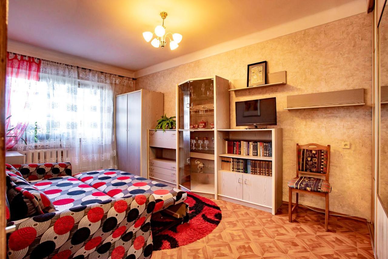 Apartment On Illyushy Kulyka At The Supermarket Fresh Fabrika Kherson Bagian luar foto