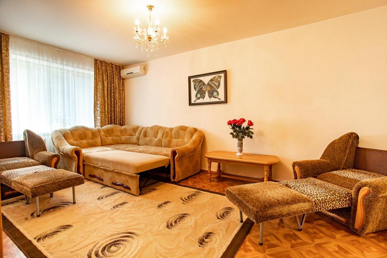 Apartment On Illyushy Kulyka At The Supermarket Fresh Fabrika Kherson Bagian luar foto