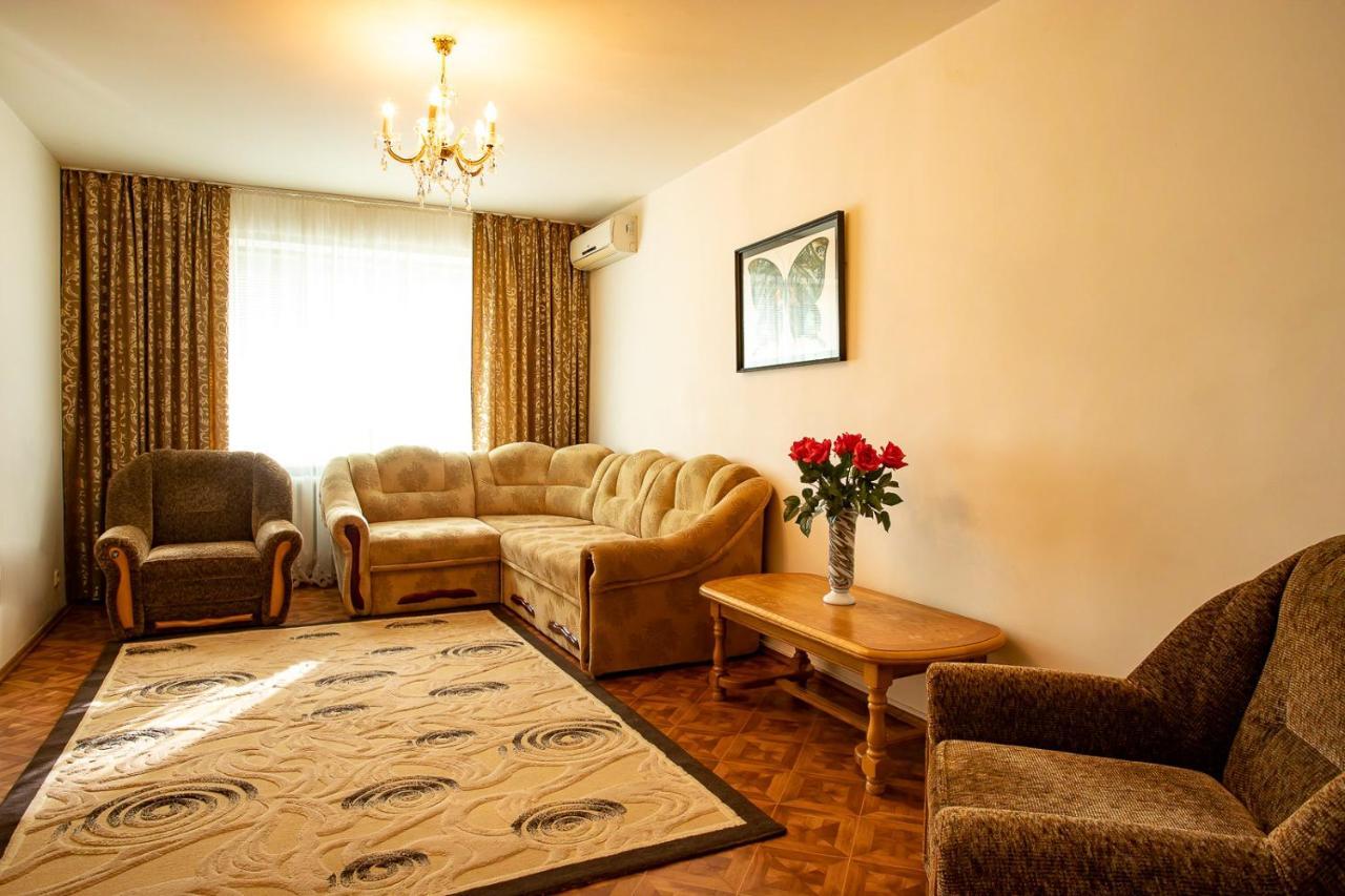 Apartment On Illyushy Kulyka At The Supermarket Fresh Fabrika Kherson Bagian luar foto