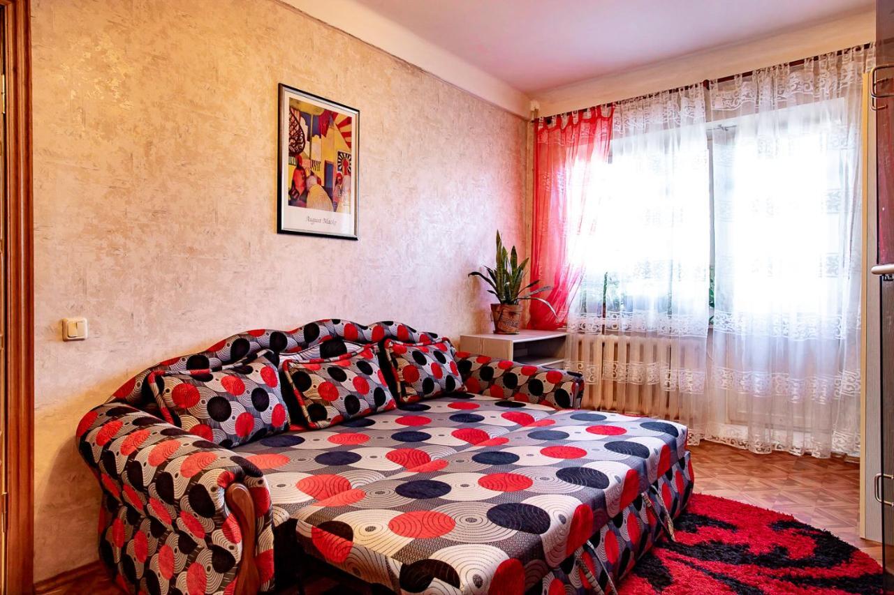 Apartment On Illyushy Kulyka At The Supermarket Fresh Fabrika Kherson Bagian luar foto